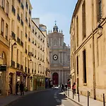 Modern & Dreamy Duplex In Le Marais