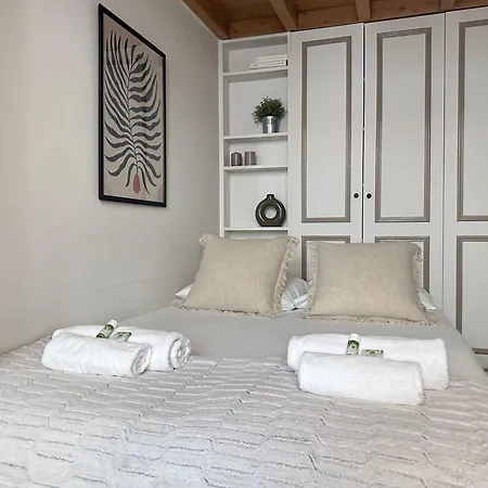 Modern & Dreamy Duplex In Le Marais Parigi