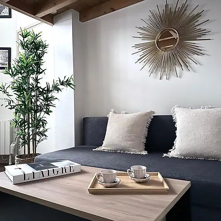 Modern & Dreamy Duplex In Le Marais Parigi