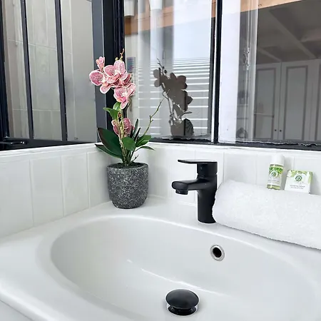 Modern & Dreamy Duplex In Le Marais * Parigi
