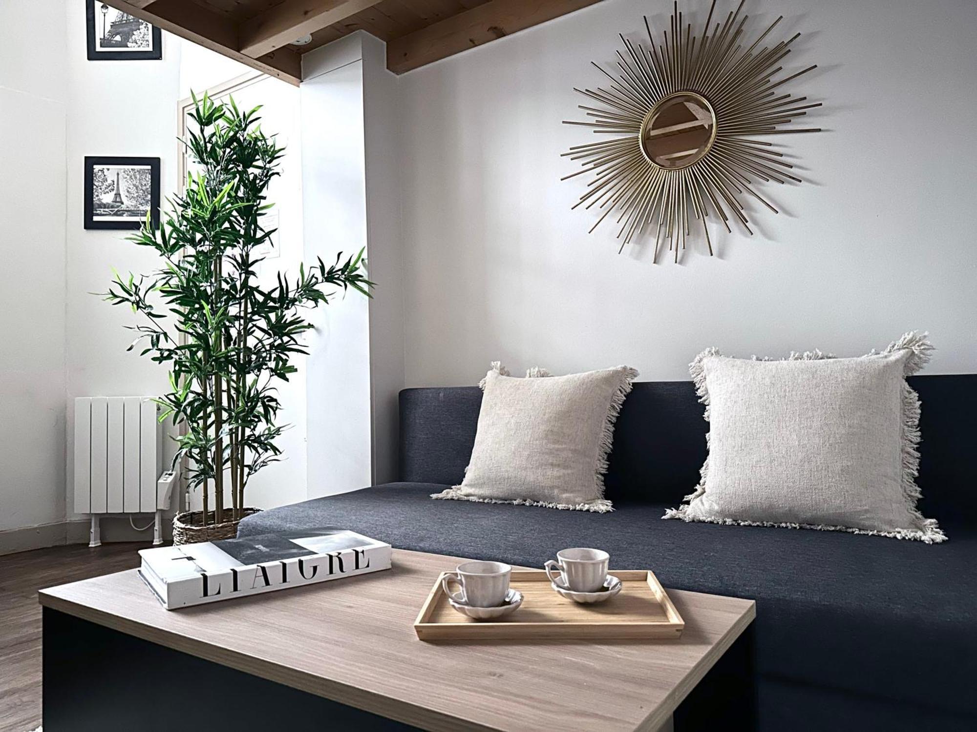 Modern & Dreamy Duplex In Le Marais Parigi
