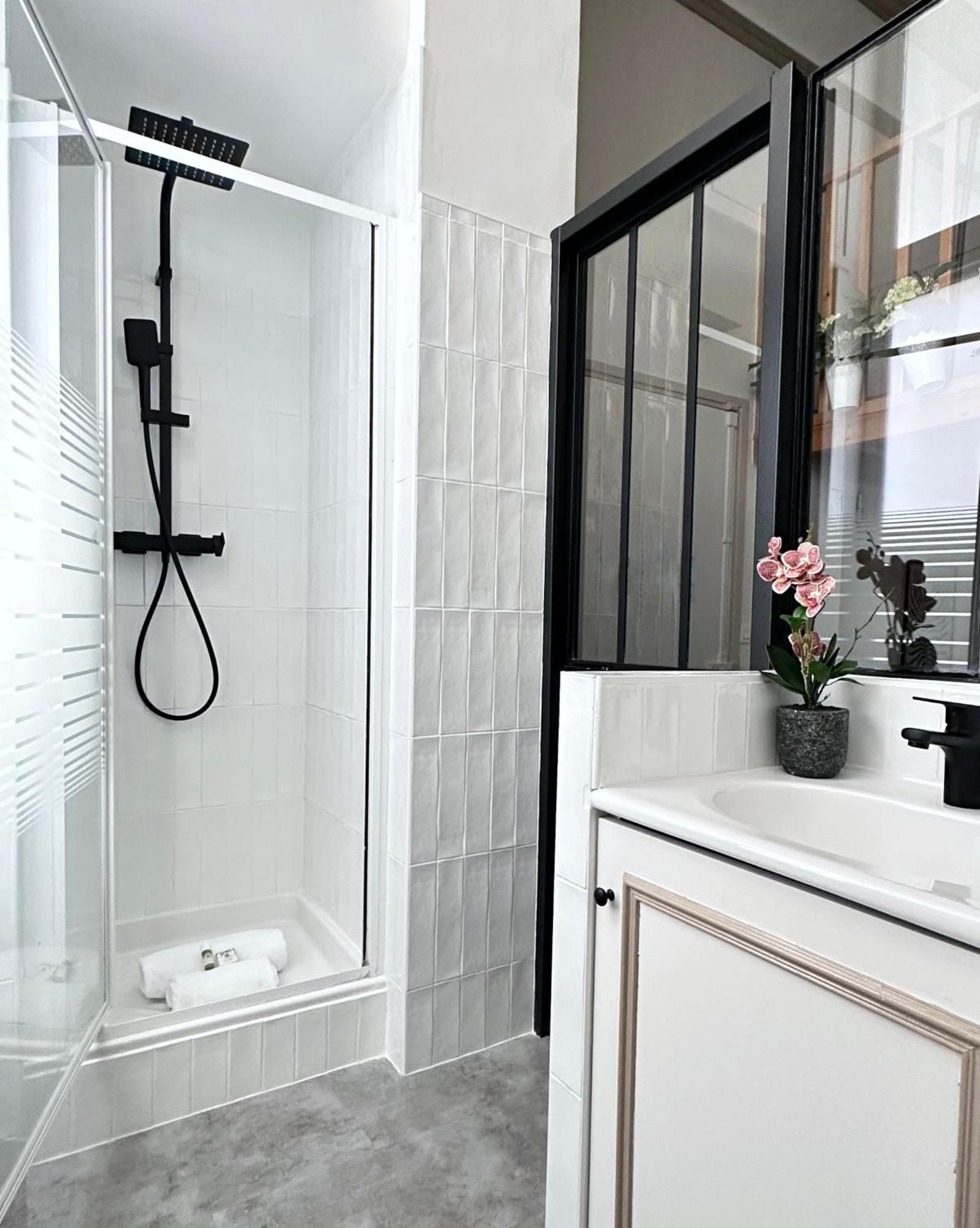 Modern & Dreamy Duplex In Le Marais * Parigi